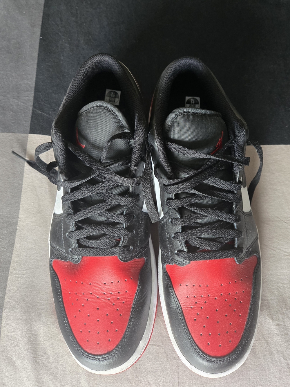 Nike Black, Red & White Low-Top Sneakers - Retro Style